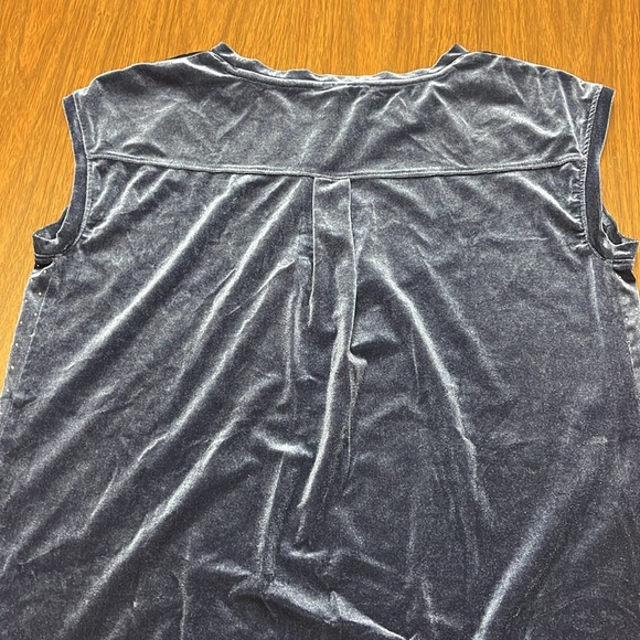 Elle velvet‎ top, size medium - Picture 8 of 13